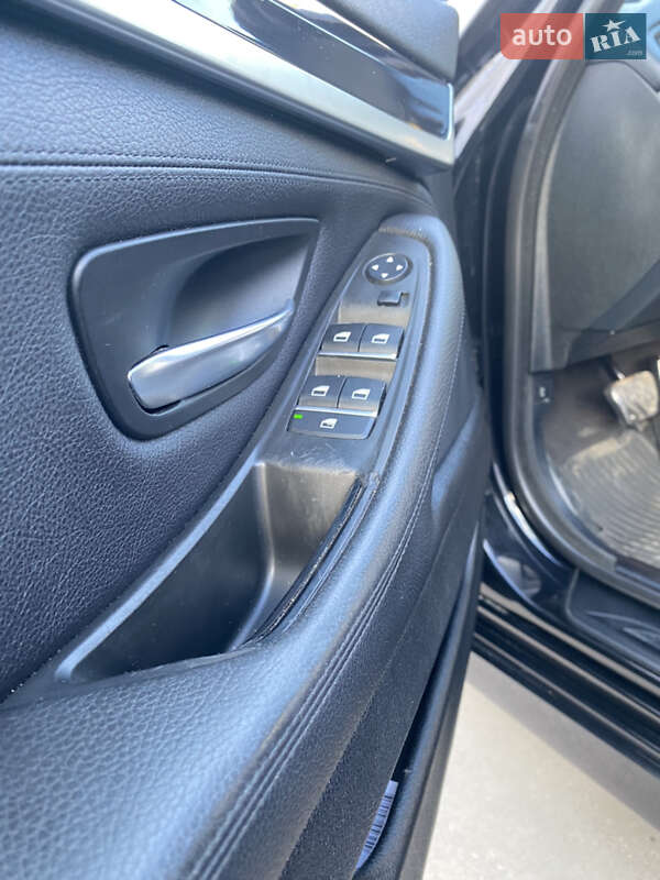 Седан BMW 5 Series 2012 в Мукачево