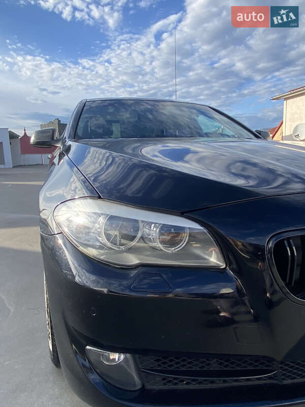 Седан BMW 5 Series 2012 в Мукачево