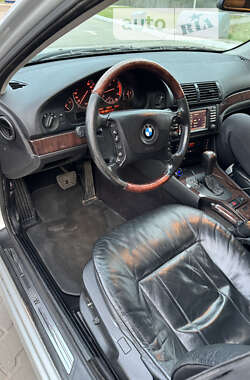 Седан BMW 5 Series 2002 в Рокитному