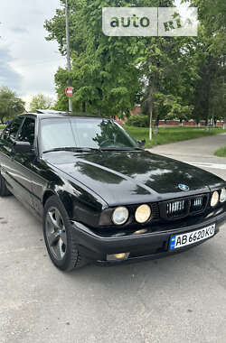 Седан BMW 5 Series 1988 в Виннице