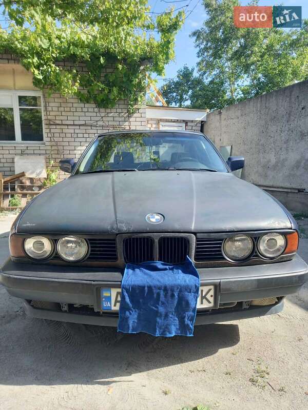 Седан BMW 5 Series 1990 в Днепре