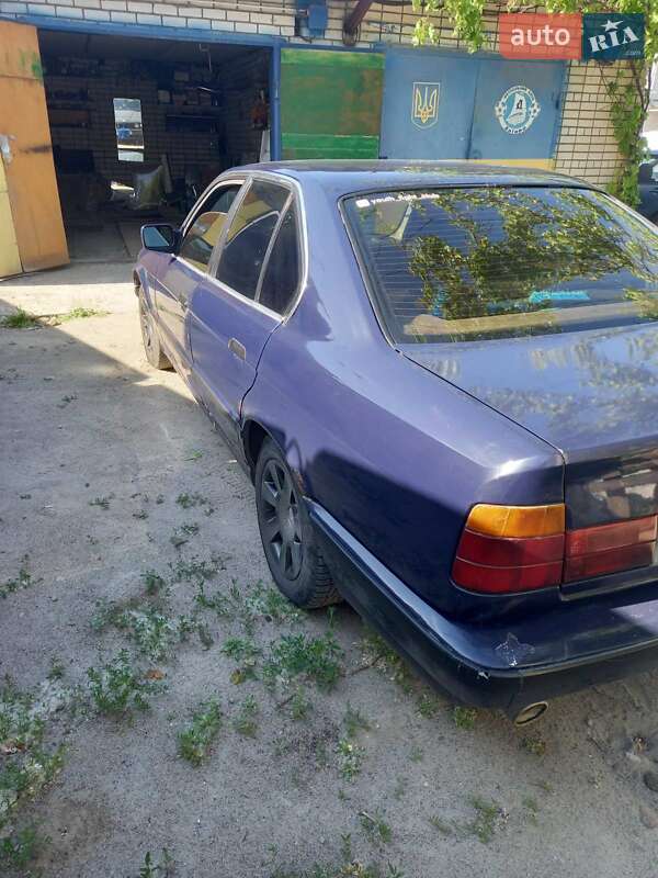 Седан BMW 5 Series 1990 в Днепре