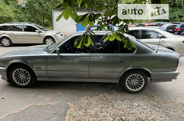 Седан BMW 5 Series 1994 в Ружине