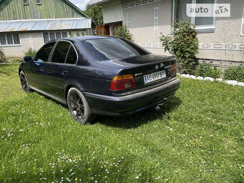 Седан BMW 5 Series 2001 в Хусте