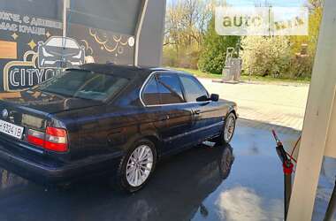 Седан BMW 5 Series 1990 в Хотине