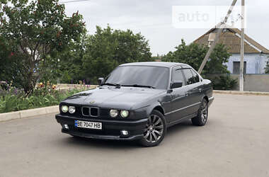 Седан BMW 5 Series 1988 в Новом Буге