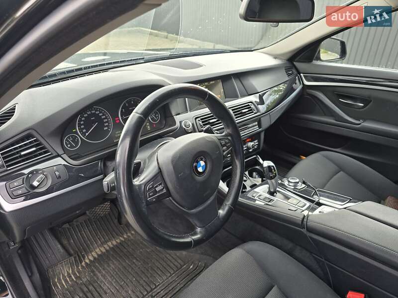 Седан BMW 5 Series 2016 в Львове