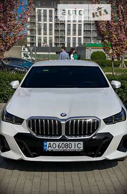 Седан BMW 5 Series 2023 в Ужгороде