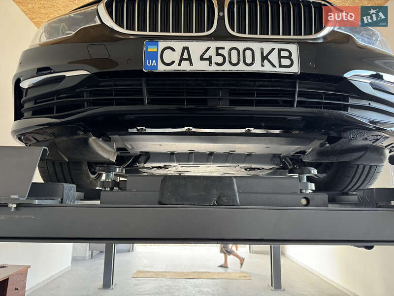 Седан BMW 5 Series 2018 в Дрогобичі