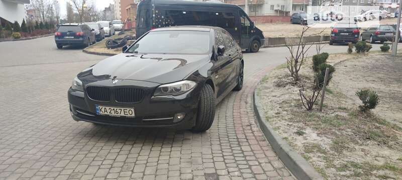 Седан BMW 5 Series 2010 в Вараше