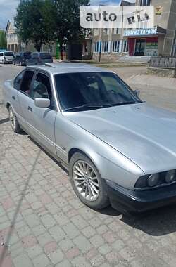 Седан BMW 5 Series 1994 в Чернівцях