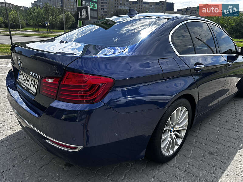 Седан BMW 5 Series 2015 в Львові