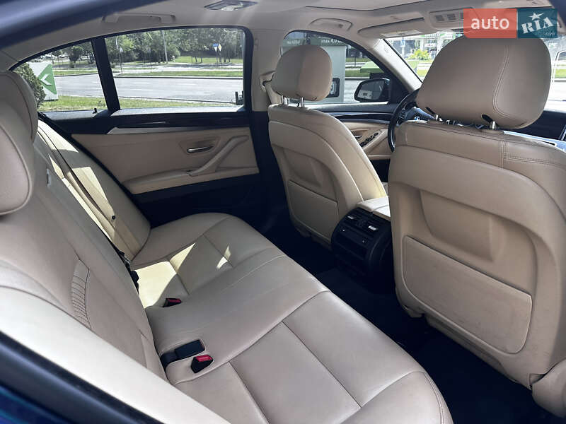 Седан BMW 5 Series 2015 в Львові