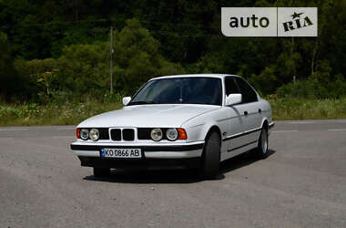 Седан BMW 5 Series 1990 в Воловце