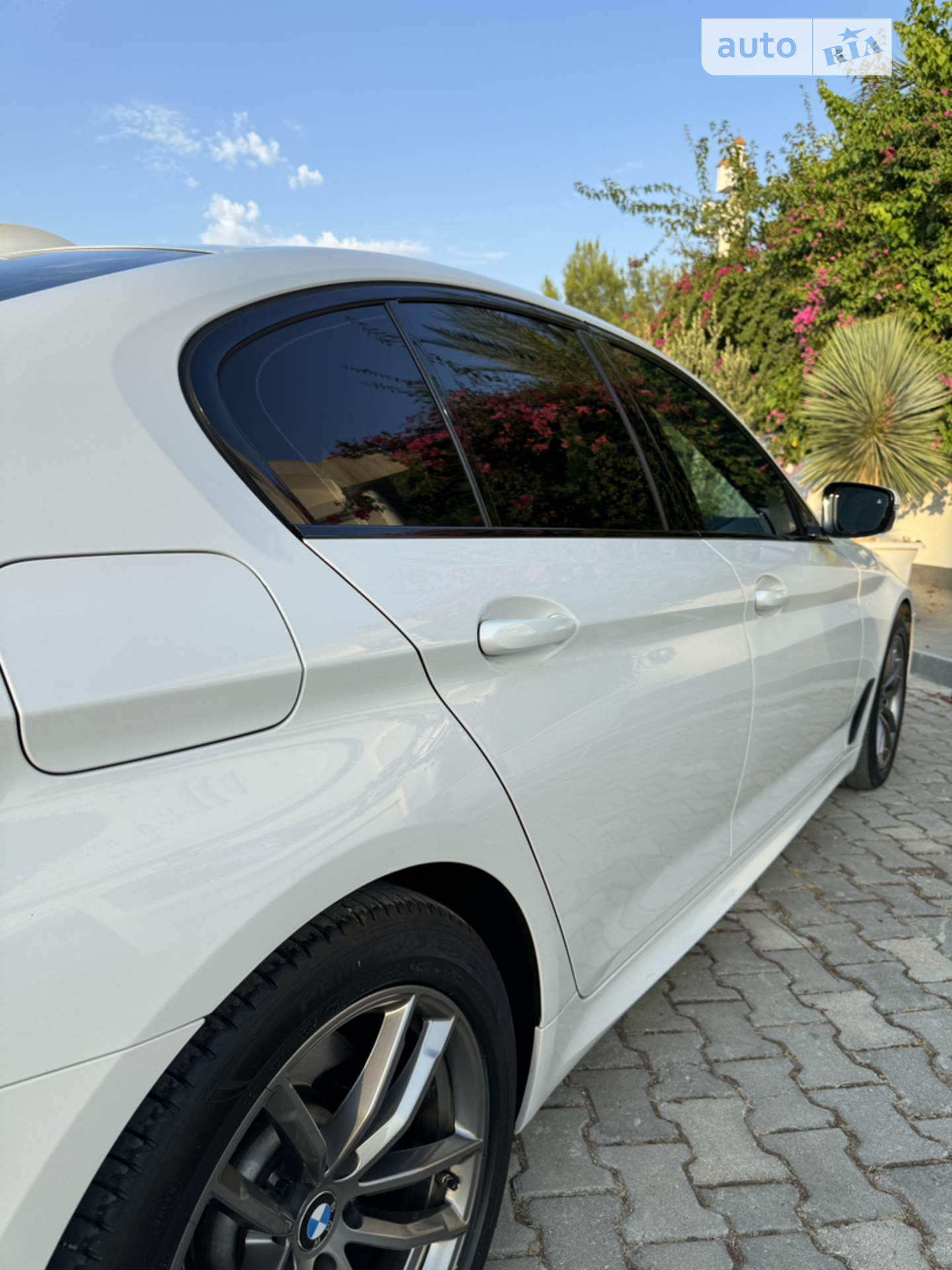 BMW 5 Series 2018 VIN WBAJC5105JWB87290 фото оголошення 7 з 19