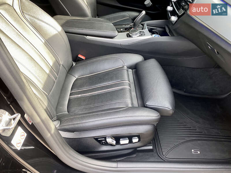 Седан BMW 5 Series 2019 в Ужгороде