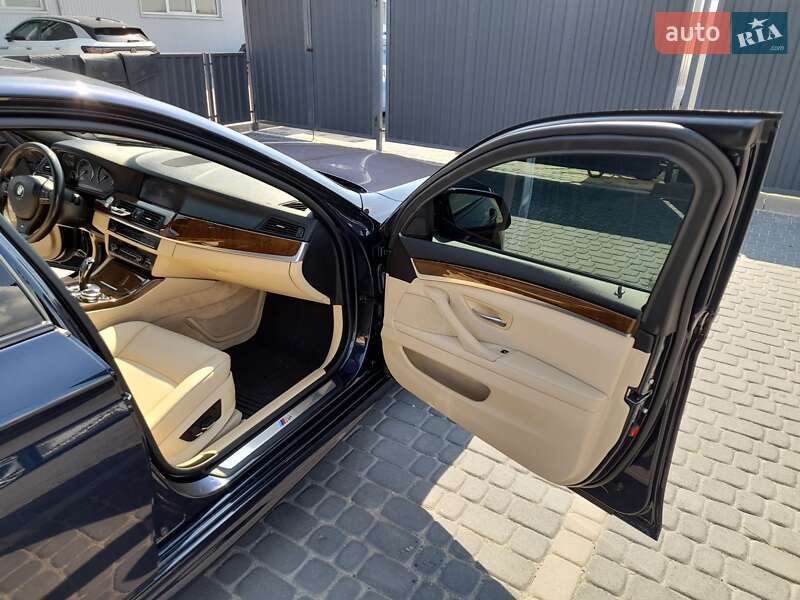 Седан BMW 5 Series 2013 в Мукачево