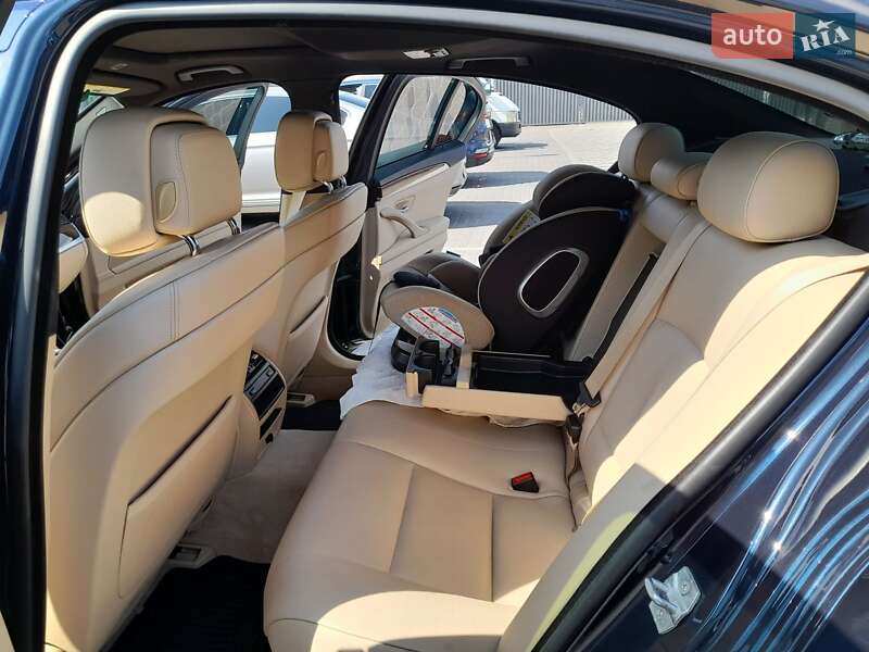 Седан BMW 5 Series 2013 в Мукачево