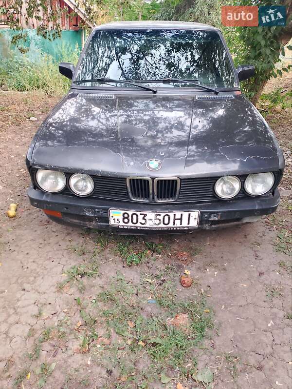 Седан BMW 5 Series 1982 в Томашполе