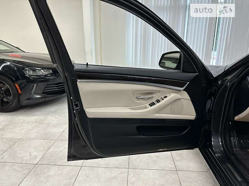 Седан BMW 5 Series 2013 в Львове