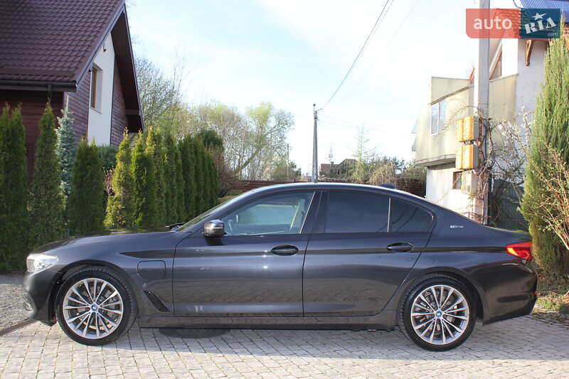 Седан BMW 5 Series 2019 в Львове