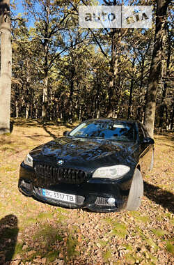 Седан BMW 5 Series 2013 в Вараше