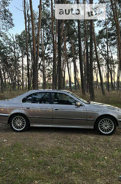 Седан BMW 5 Series 2000 в Чернигове