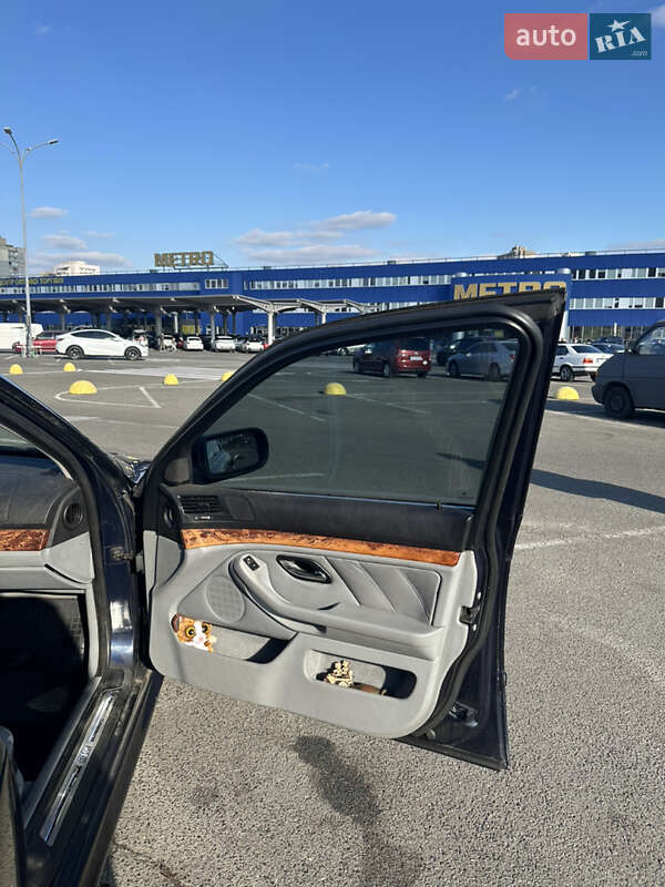 Седан BMW 5 Series 2001 в Киеве