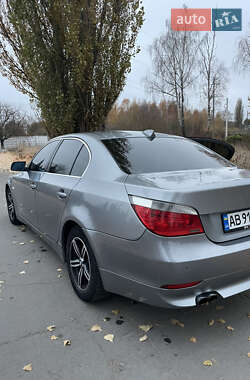 Седан BMW 5 Series 2004 в Калиновке