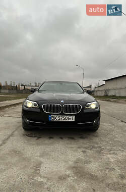 Седан BMW 5 Series 2012 в Вараші