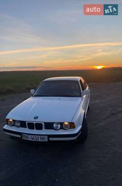 Седан BMW 5 Series 1990 в Нововолынске