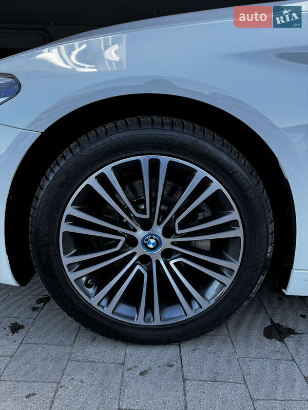 Седан BMW 5 Series 2017 в Львове