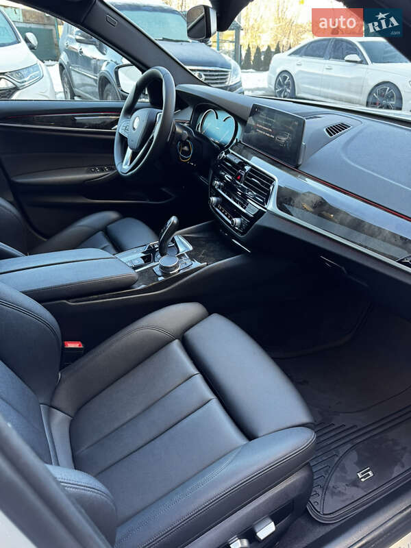 Седан BMW 5 Series 2017 в Львове