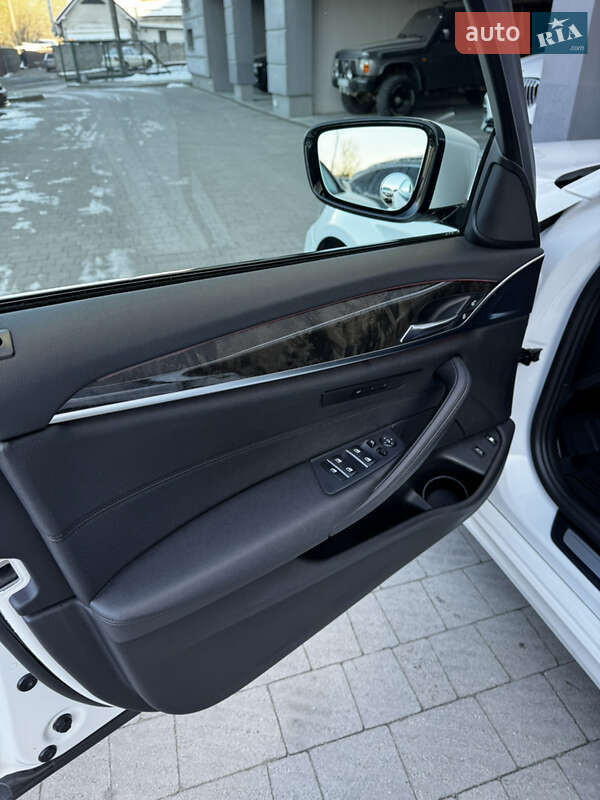Седан BMW 5 Series 2017 в Львове