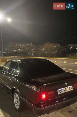 Седан BMW 5 Series 1990 в Чернівцях