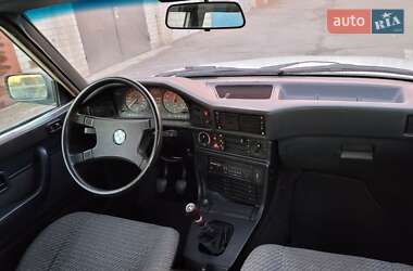 Седан BMW 5 Series 1984 в Кременчуці