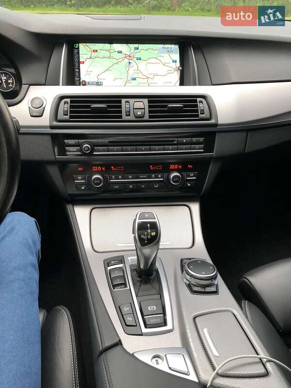 Седан BMW 5 Series 2016 в Львові