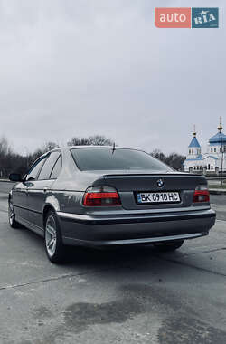 Седан BMW 5 Series 2003 в Вараші