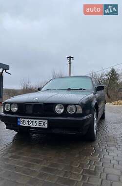 Седан BMW 5 Series 1989 в Сенчі