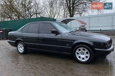 Седан BMW 5 Series 1989 в Сенчі