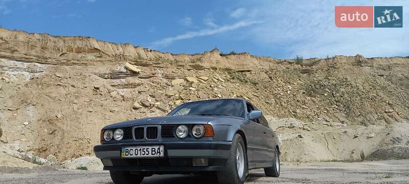 Седан BMW 5 Series 1988 в Львові