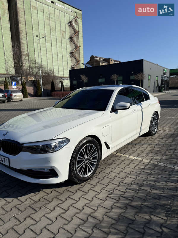 Седан BMW 5 Series 2018 в Львові