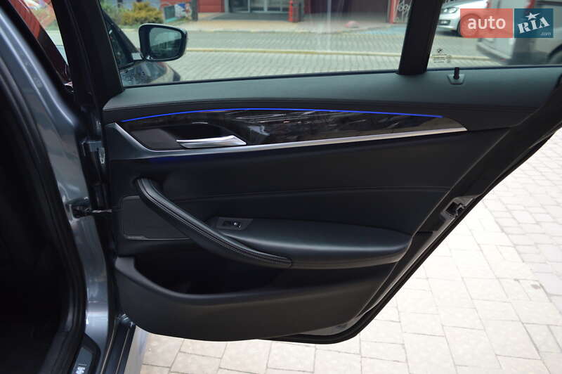 Седан BMW 5 Series 2017 в Львові