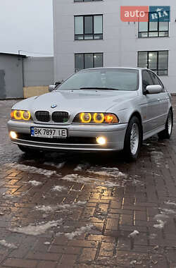 Седан BMW 5 Series 2000 в Ровно