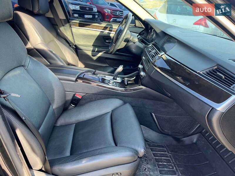 Седан BMW 5 Series 2010 в Львові