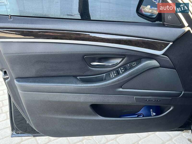Седан BMW 5 Series 2010 в Львові