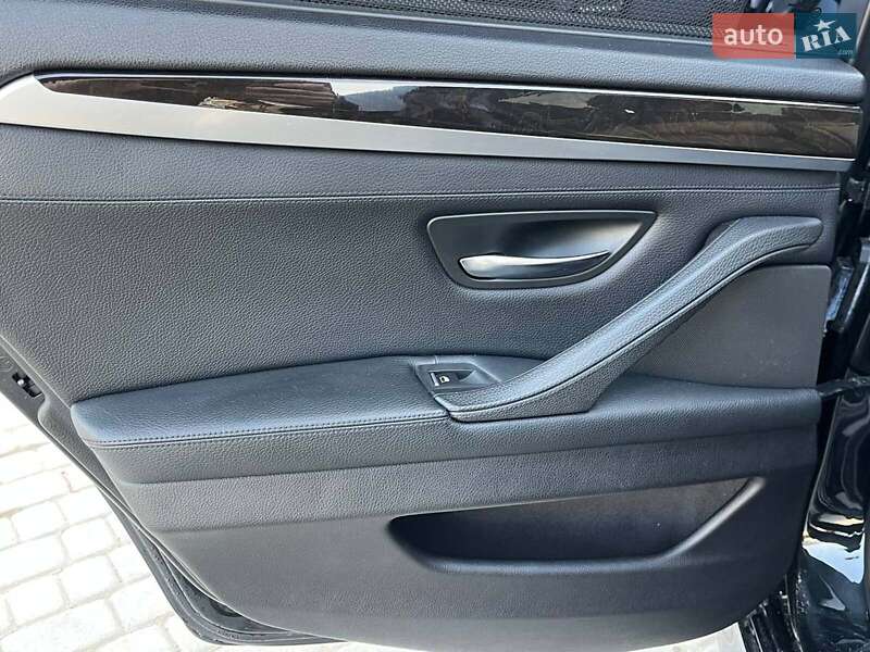 Седан BMW 5 Series 2010 в Львові