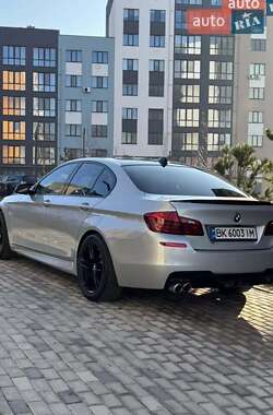 Седан BMW 5 Series 2015 в Львові