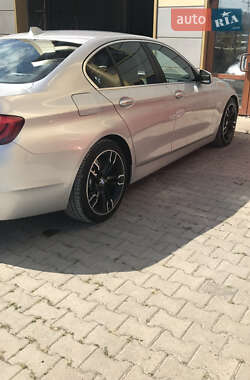 Седан BMW 5 Series 2012 в Чернівцях