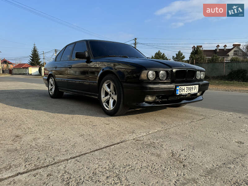 Седан BMW 5 Series 1993 в Одессе